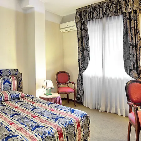 מלון Colonna Palace Mediterraneo אולביה