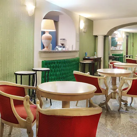 Colonna Palace Mediterraneo מלון