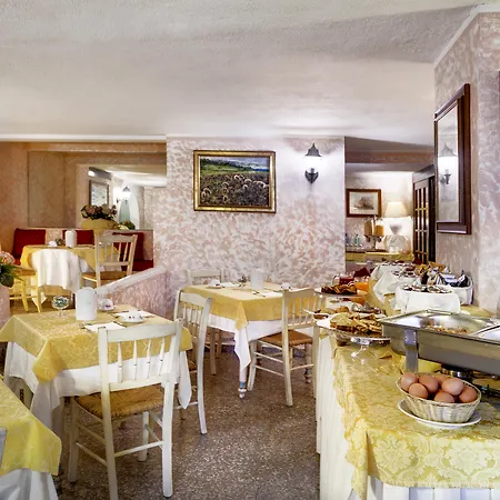 Colonna Palace Mediterraneo מלון