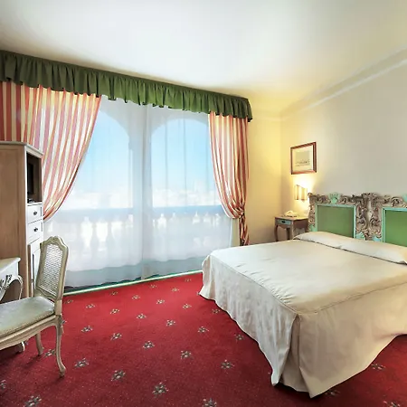 Colonna Palace Mediterraneo Szálloda 4*