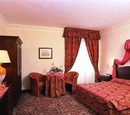 מלון Colonna Palace Mediterraneo