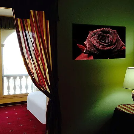 מלון Colonna Palace Mediterraneo 4*