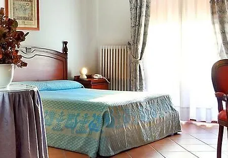 מלון Colonna Palace Mediterraneo