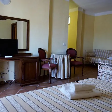 מלון Colonna Palace Mediterraneo 4*