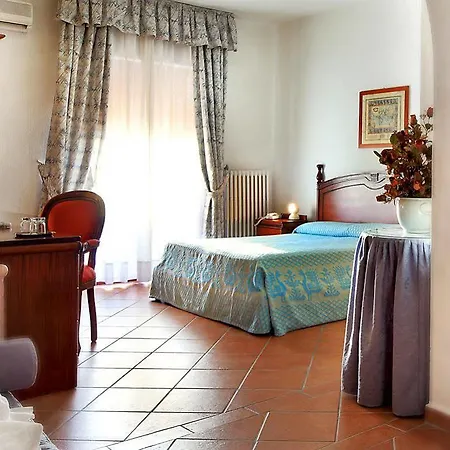 Colonna Palace Mediterraneo מלון 4*