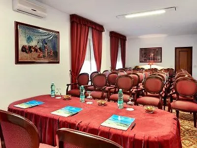 Colonna Palace Mediterraneo מלון 4*