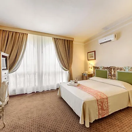 מלון Colonna Palace Mediterraneo