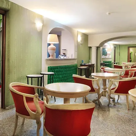 מלון Colonna Palace Mediterraneo 4*